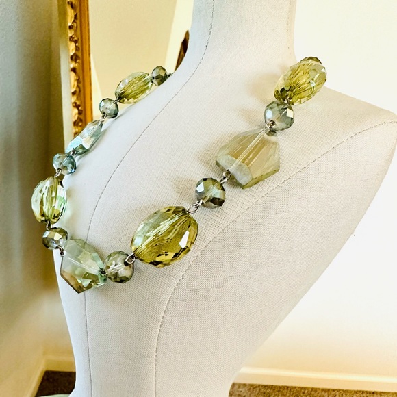 Gorgeous Green Crystal Statement Necklace - Picture 9 of 12